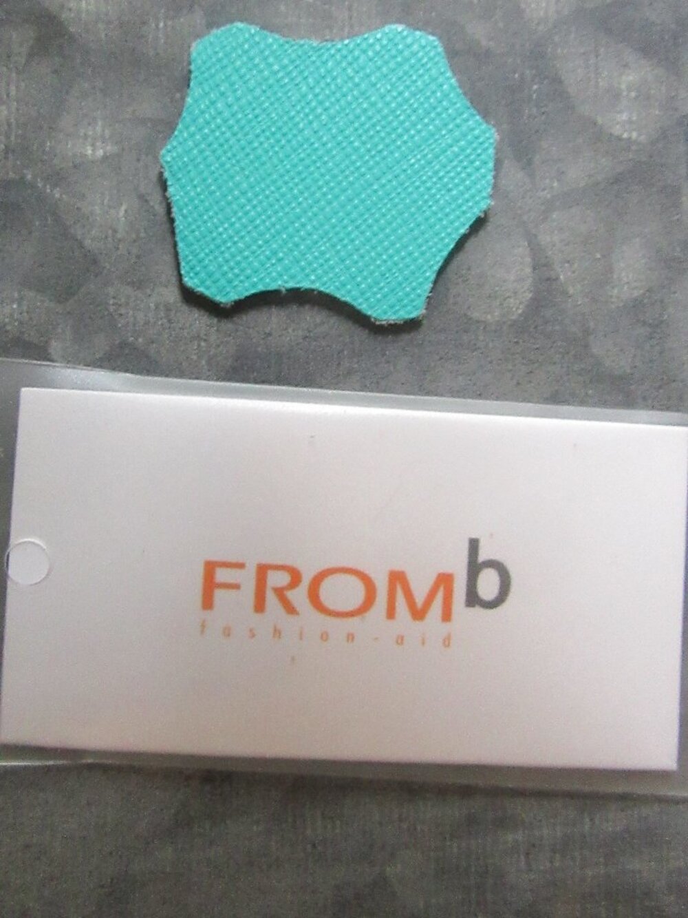 NWT Cowhide Leather Neckstrap ID/C.Card Holder w. Zipper Pocket in Turquoise - Picture 3 of 9
